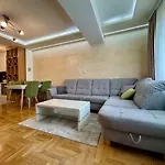 Modern & Elegant With Free Parking Lejlighed *