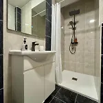 Lejlighed Modern & Elegant With Free Parking