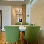 Lejlighed Modern & Elegant With Free Parking
