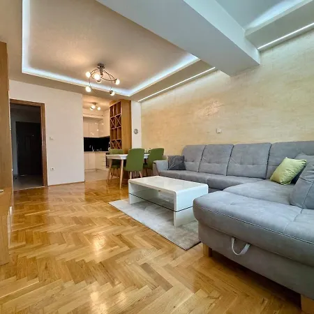 Modern & Elegant With Free Parking Apartment Sarajevo