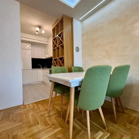 Modern & Elegant With Free Parking Sarajevo