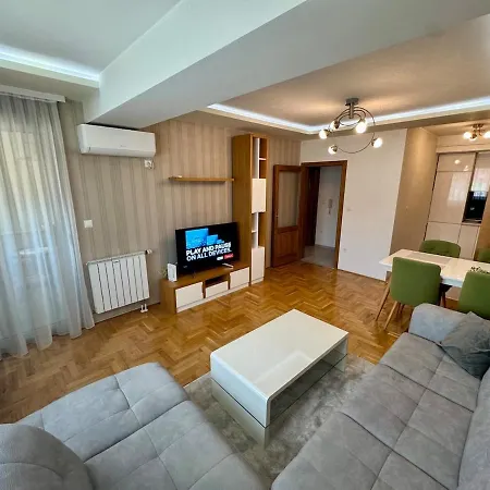 Apartment Modern & Elegant With Free Parking *