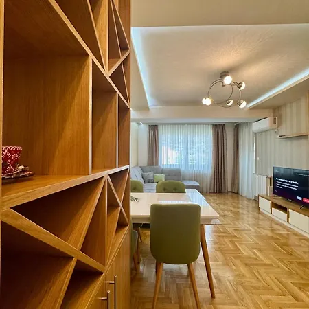 Modern & Elegant With Free Parking Apartament